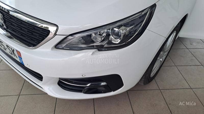 Peugeot 308 1.5 BLU NAV ALU LED