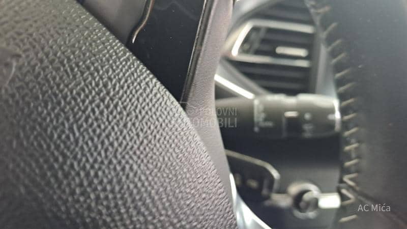 Peugeot 308 1.5 BLU NAV ALU LED