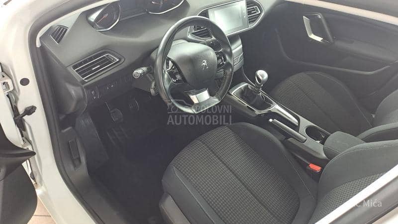 Peugeot 308 1.5 BLU NAV ALU LED