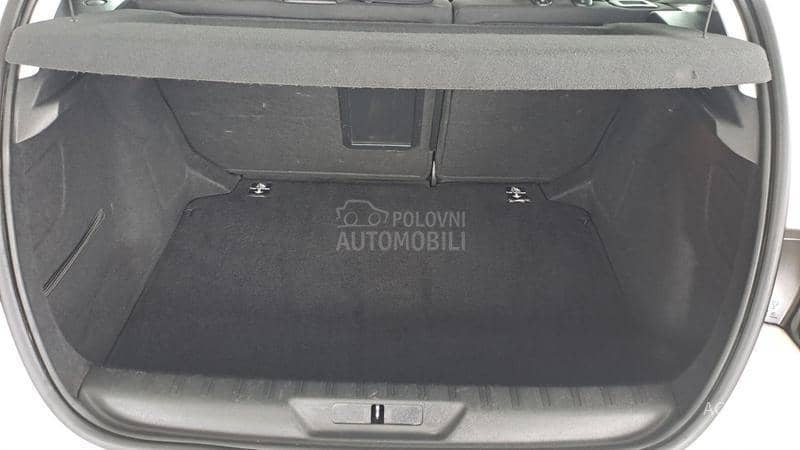 Peugeot 308 1.5 BLU NAV ALU LED