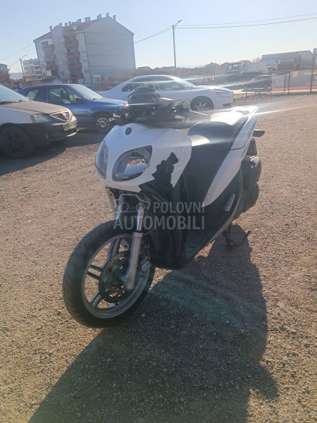 Yamaha xenter 125 delovi