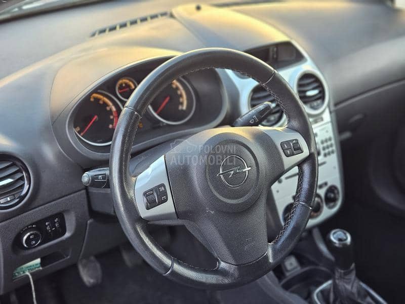 Opel Corsa D 1.4 TP VEL. SERVIS