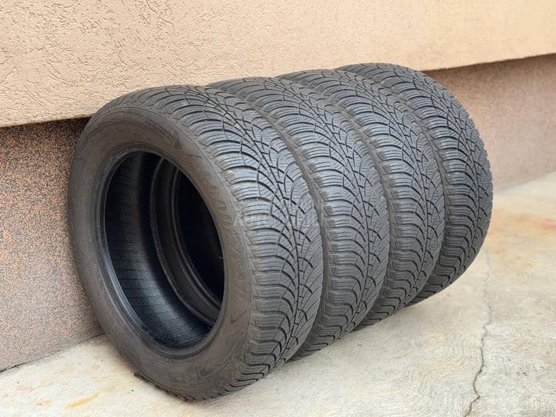 Goodyear 185/60 R15 Zimska
