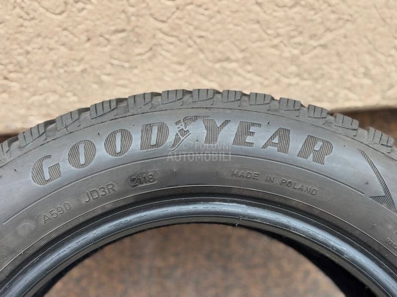 Goodyear 185/60 R15 Zimska