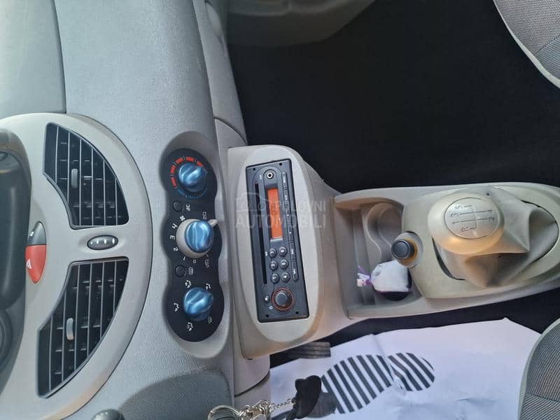 Renault Twingo 1,2 b