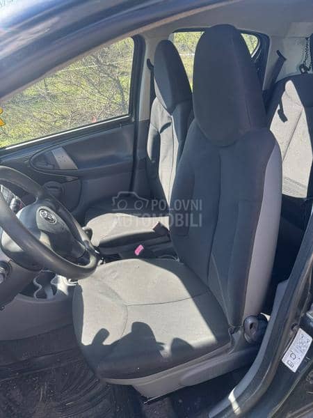Toyota Aygo 5vrata 2005. god. -  kompletan auto u delovima