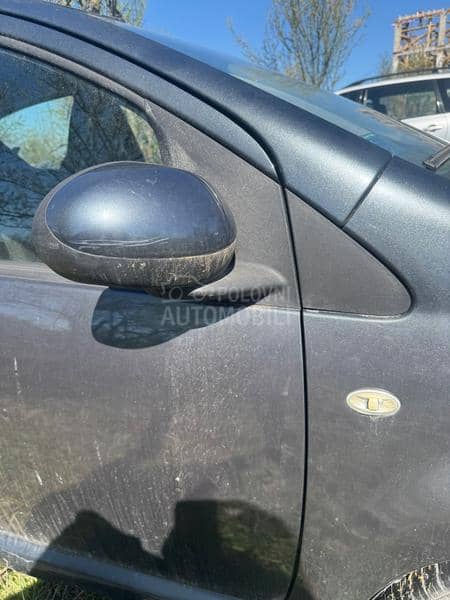 Toyota Aygo 5vrata 2005. god. -  kompletan auto u delovima