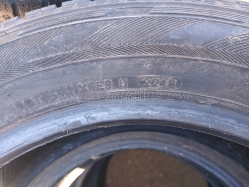 Hankook 215/60 R17 Zimska