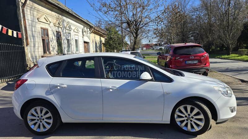 Opel Astra J 1.6 16v.