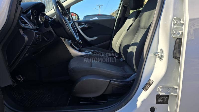 Opel Astra J 1.6 16v.