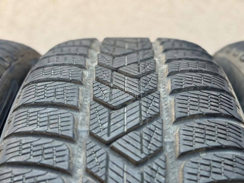 Pirelli 235/55 R19 Zimska