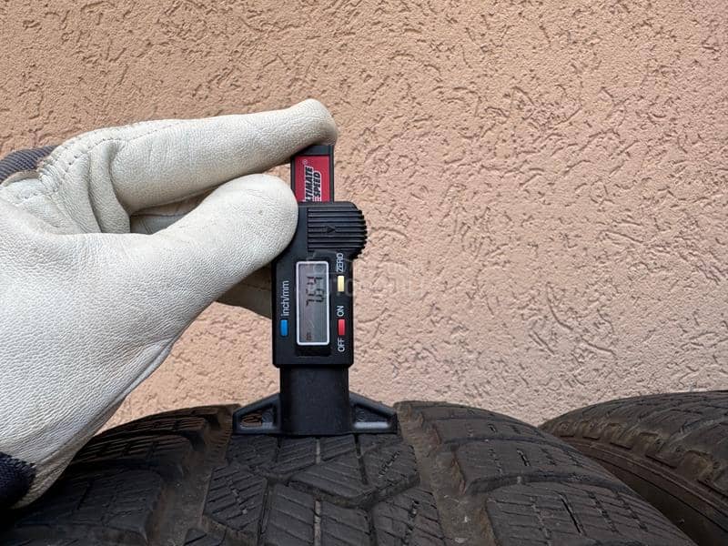 Pirelli 235/55 R19 Zimska