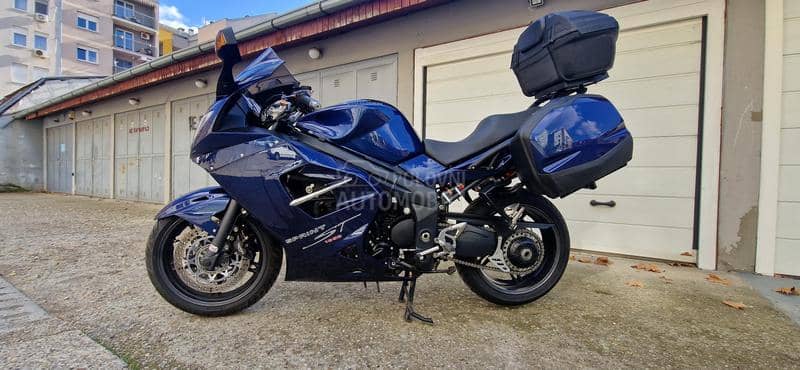 Triumph Sprint ST 1050