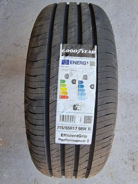Goodyear 215/55 R17 Letnja