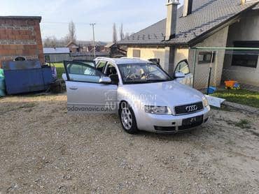 Audi A4 -  kompletan auto u delovima