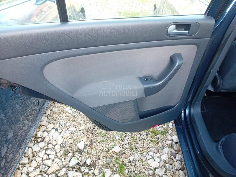 Volkswagen Golf 5 1.6