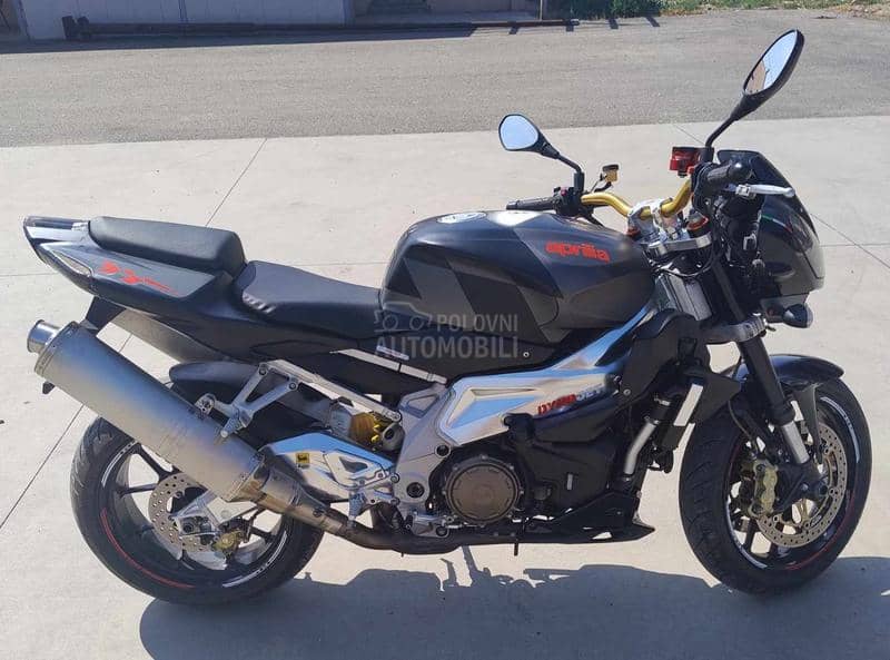 Aprilia Tuono V2