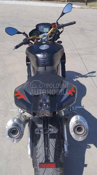 Aprilia Tuono V2
