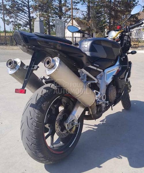 Aprilia Tuono V2