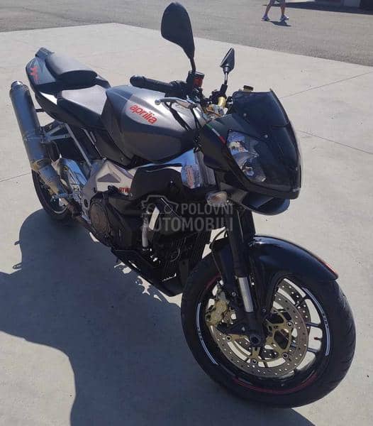Aprilia Tuono V2