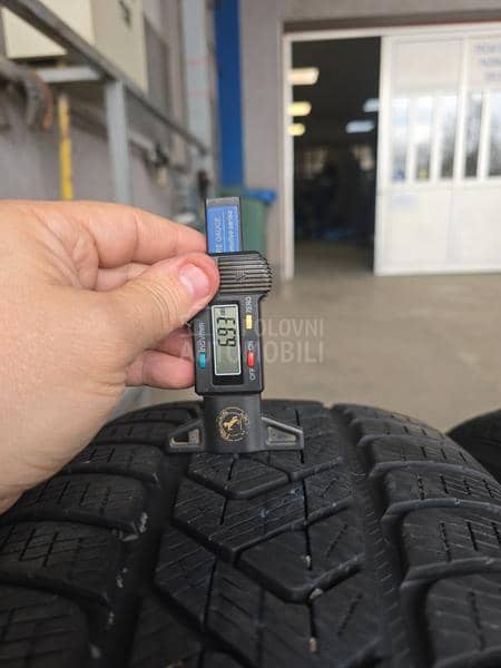 Pirelli 235/60 R18 Zimska