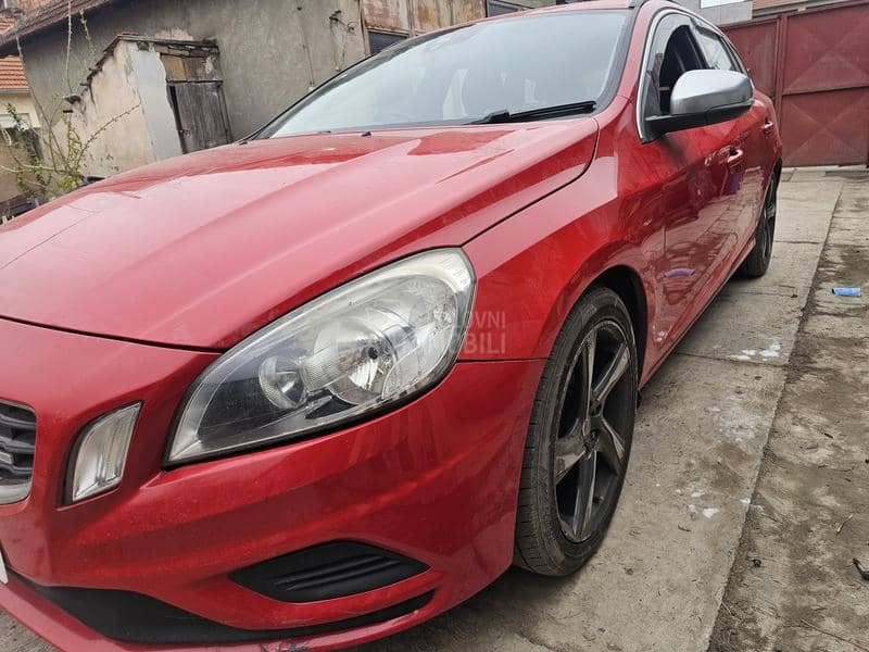 Volvo V60 Rdizaj 2012. god. -  kompletan auto u delovima