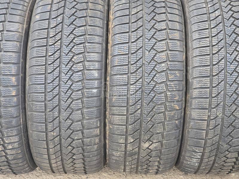 Goodride 225/45 R18 Zimska