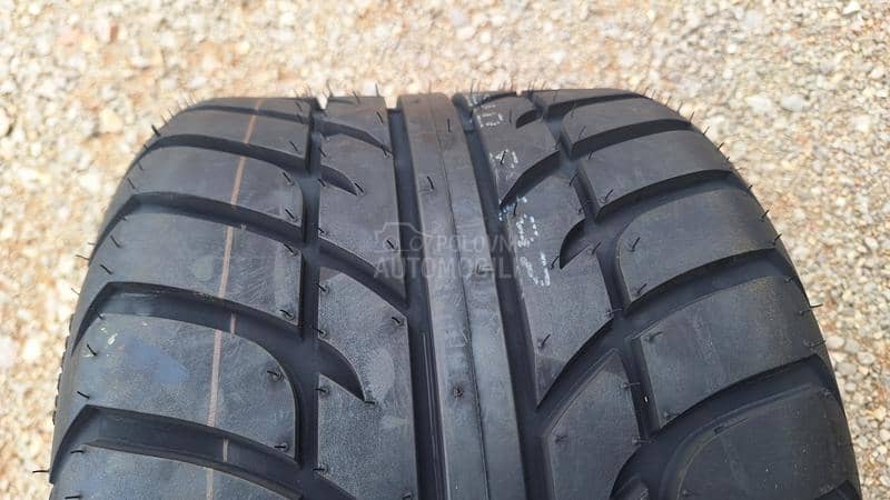 Maxxis 225/40 R10 Letnja