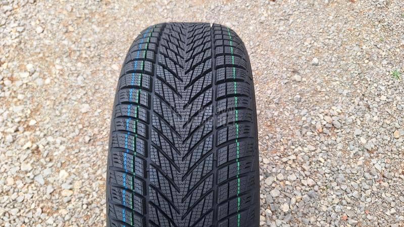 Goodyear 225/50 R18 Zimska