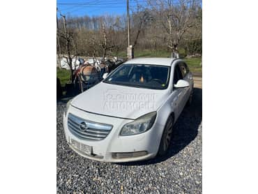 Opel Insignia 2.0cdt 2010. god. -  kompletan auto u delovima