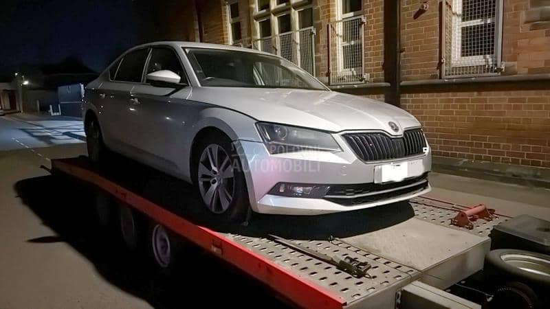 Škoda Superb -  kompletan auto u delovima