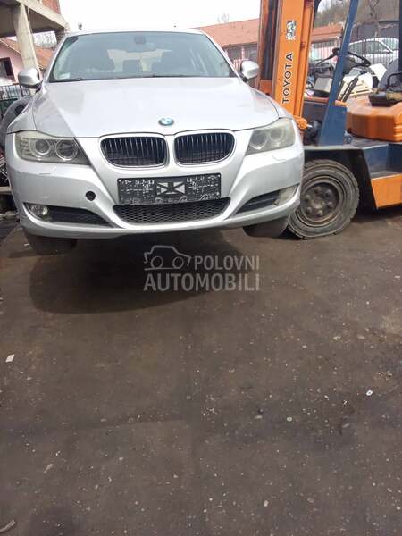 BMW 320 2010. god. -  kompletan auto u delovima