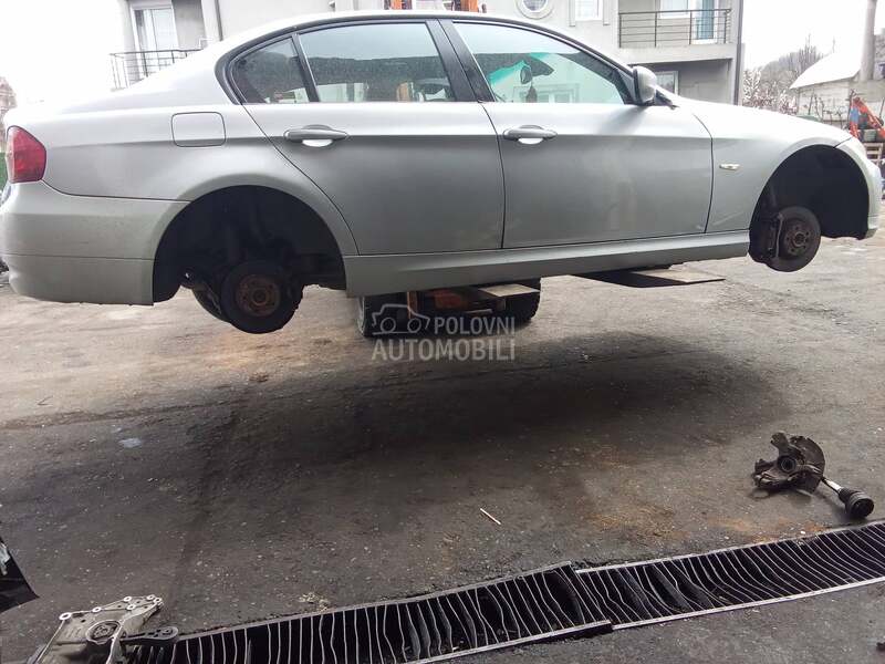 BMW 320 2010. god. -  kompletan auto u delovima