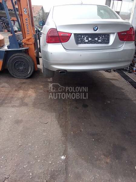 BMW 320 2010. god. -  kompletan auto u delovima