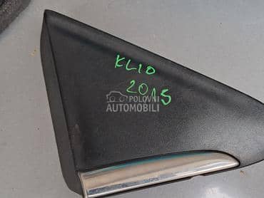 ukrasni trokut na desnom krilu za Renault Clio od 2011. do 2015. god.