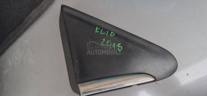 ukrasni trokut na desnom krilu