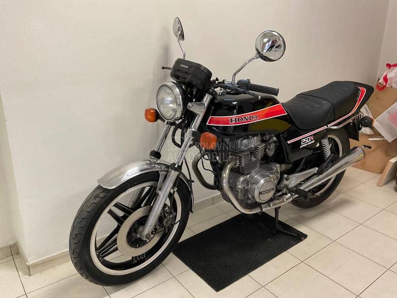 Honda CB 250 Super Dream