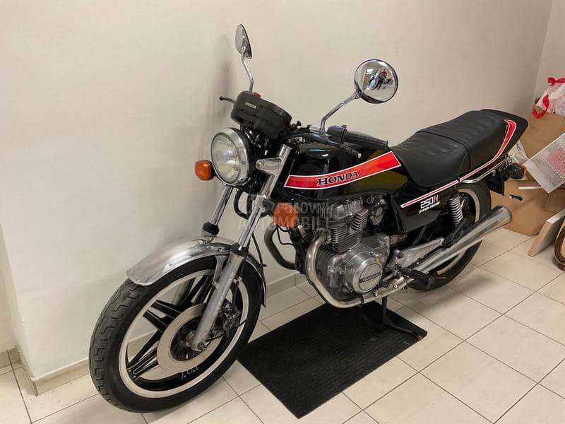 Honda CB 250 Super Dream