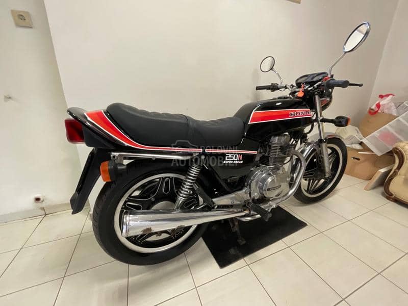 Honda CB 250 Super Dream