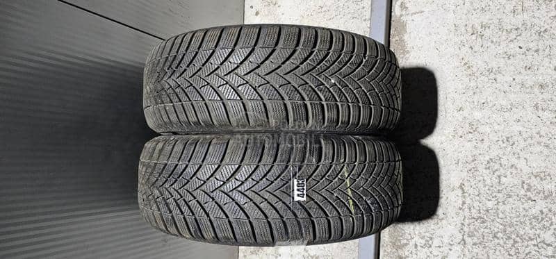 Semperit 215/60 R16 Zimska