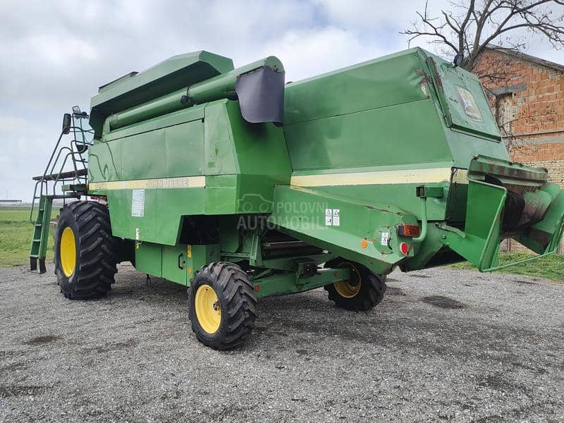 John Deere 2256