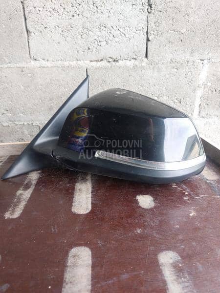 f30 levi retrovizor