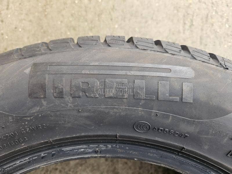 Pirelli 215/60 R16 Zimska