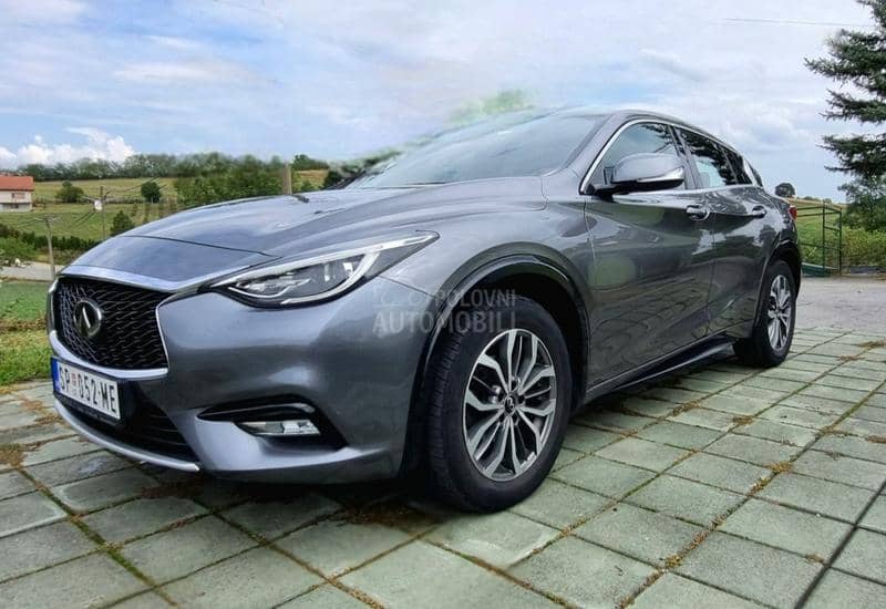 Infiniti Q30 