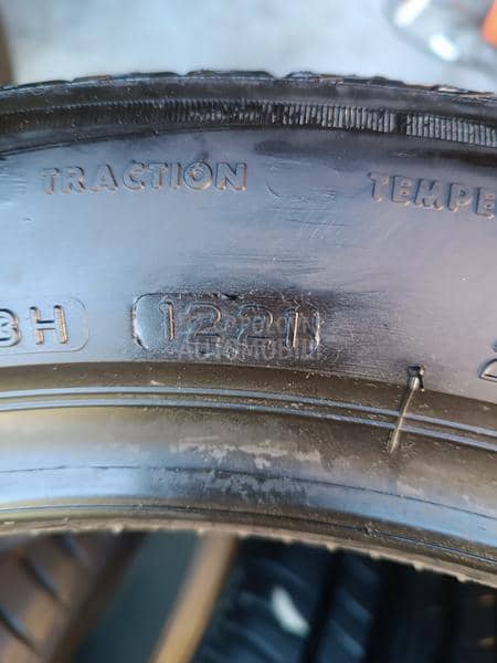 Bridgestone 245/45 R18 Letnja