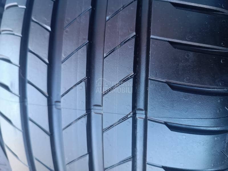 Bridgestone 225/55 R17 Letnja