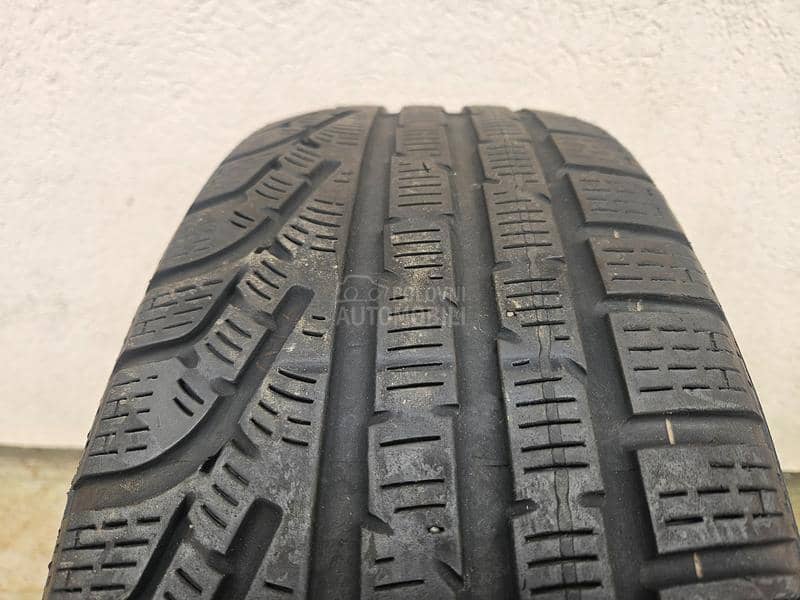 Pirelli 215/60 R17 Zimska