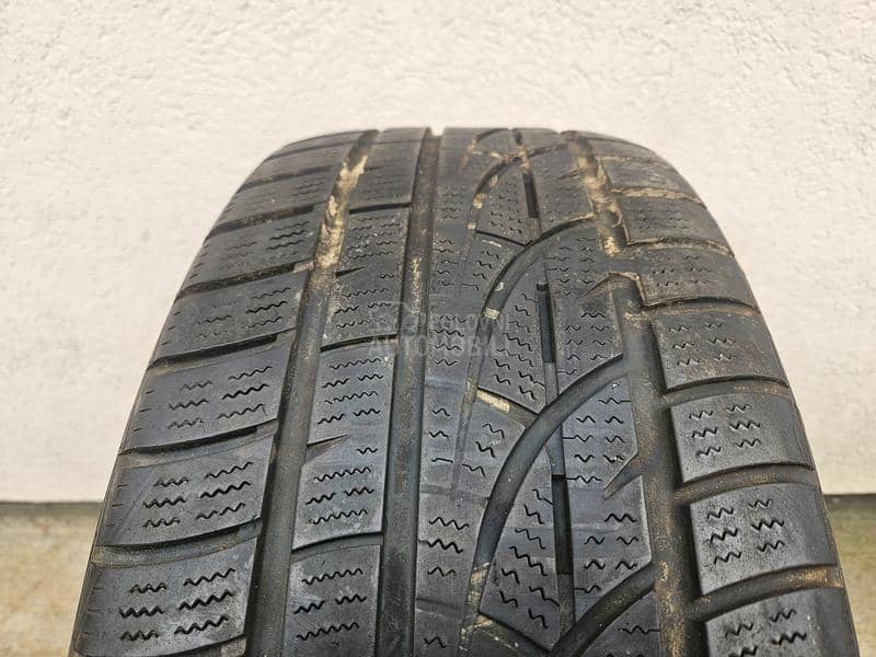 Hankook 235/45 R19 Zimska