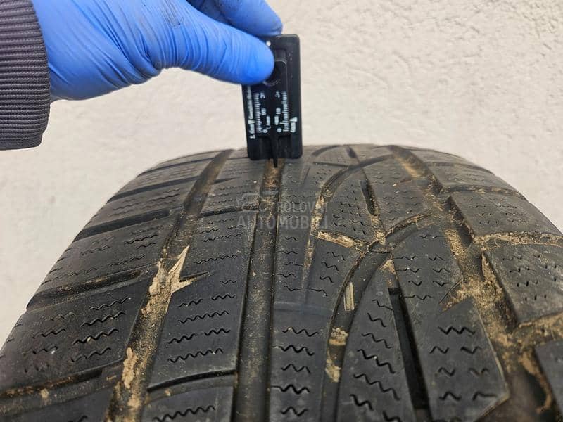 Hankook 235/45 R19 Zimska