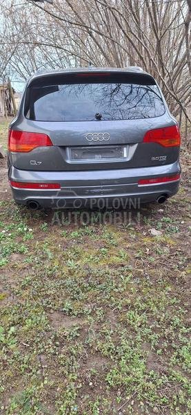 Delovi za Audi Q7